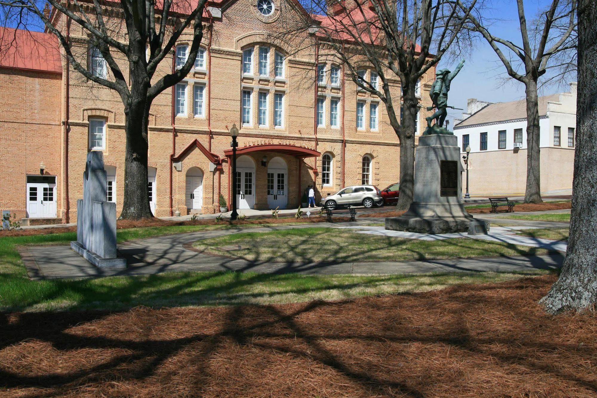 Hampton Inn Newberry Opera House Exterior photo